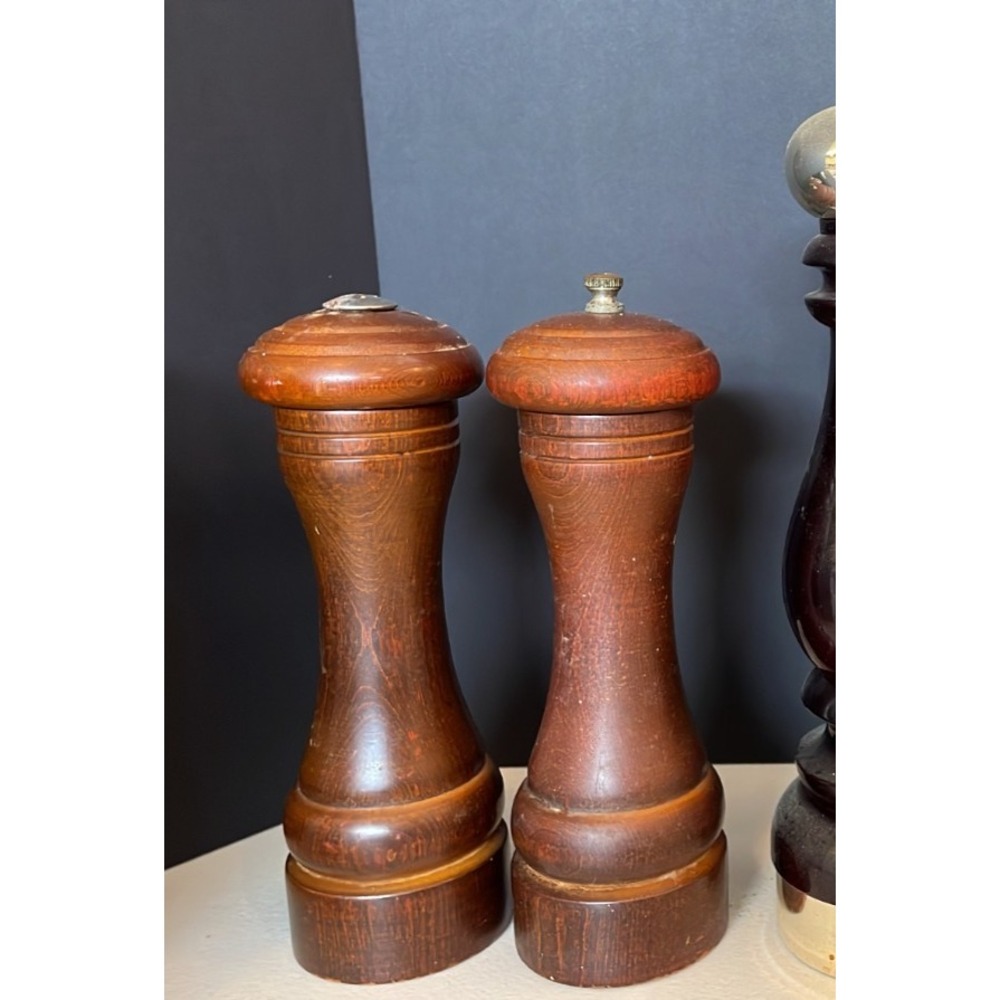 Wooden Salt & Pepper Shakers/Grinder